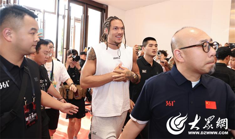 阿隆, 好的互赠礼, NBA球星