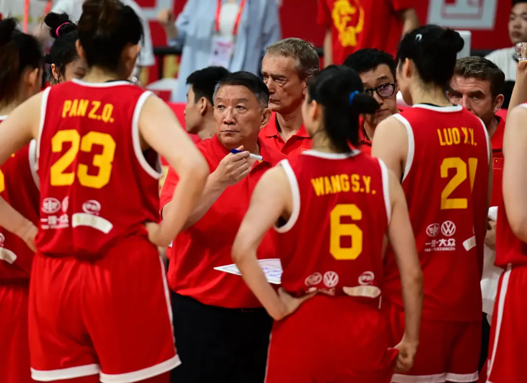 界最关注的, 以及球队外