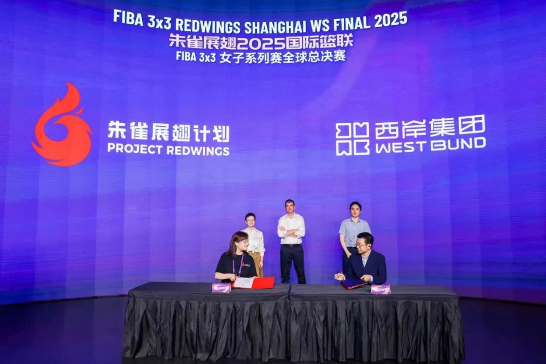 桑切斯先生, 以体育为介