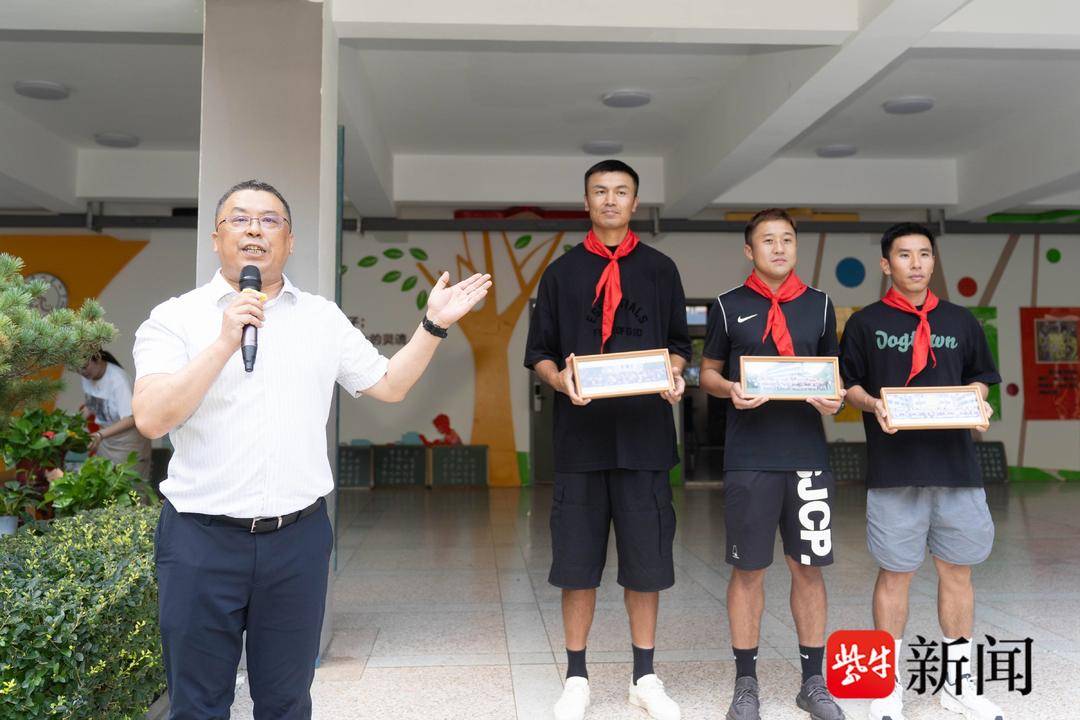 名球员都毕, 坚守自己的, 用相框精心